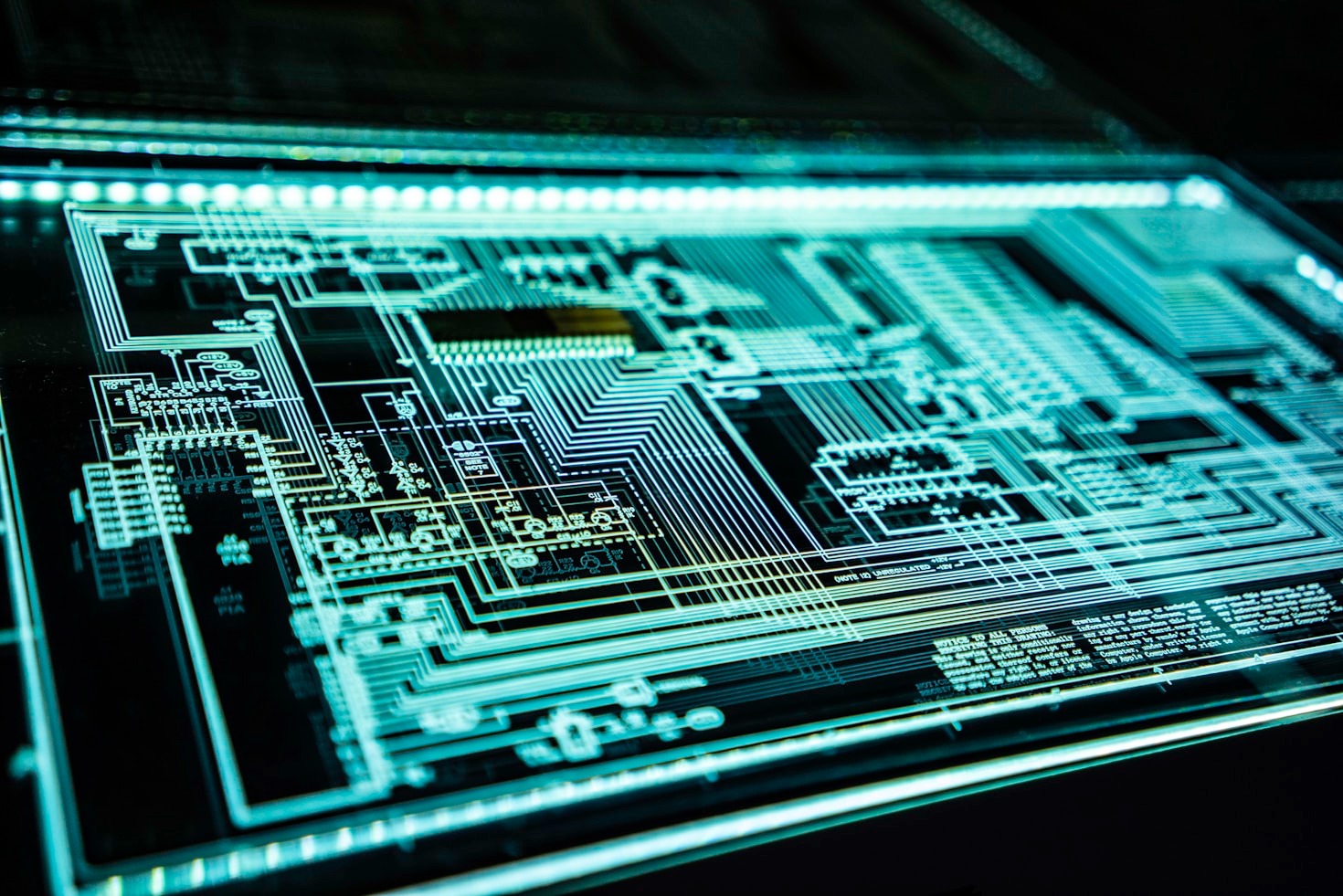 Neonowe akcenty: estetyka i technologia